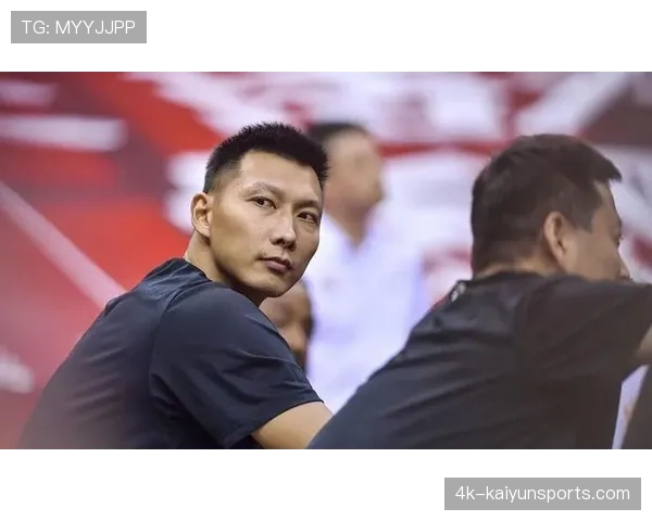 特写：老将易建联现身广东队训练场，担任临时投篮教练指导年轻球员